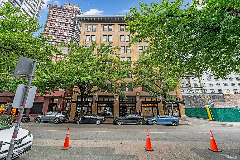 301 233 Abbott Street Vancouver, BC - 2