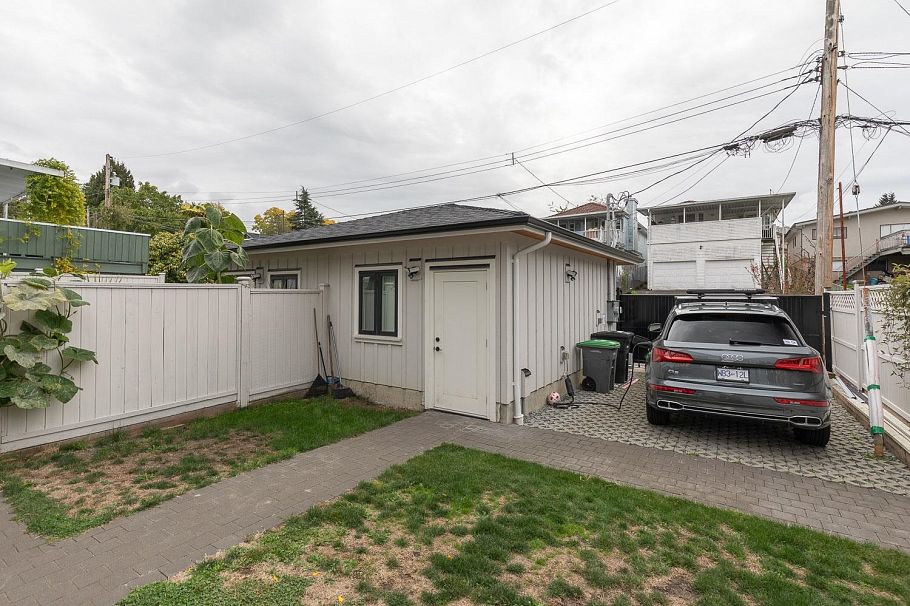 1438 E 17th Avenue Vancouver, BC - 27