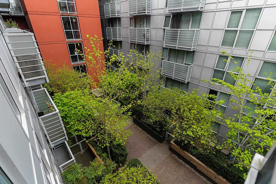 209 168 Powell Street Vancouver, BC - 30