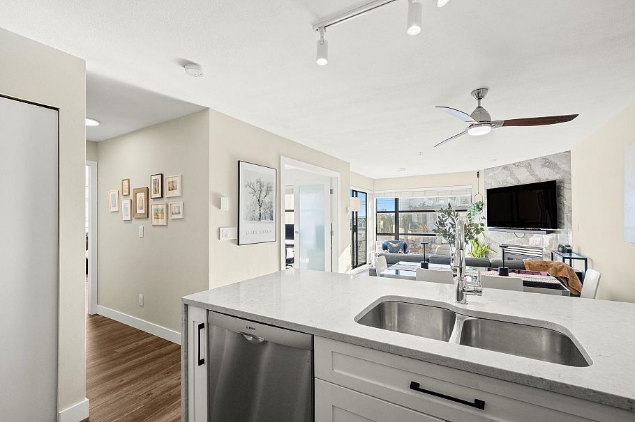 410 124 W 3rd Street North Vancouver, BC - 9