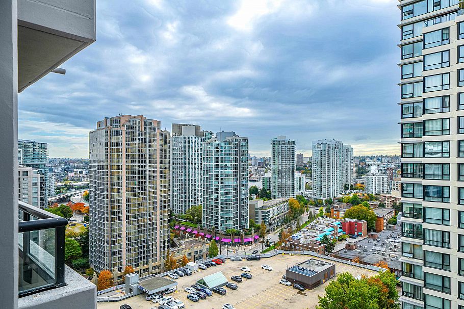 2105 909 Mainland Street Vancouver, BC - 25