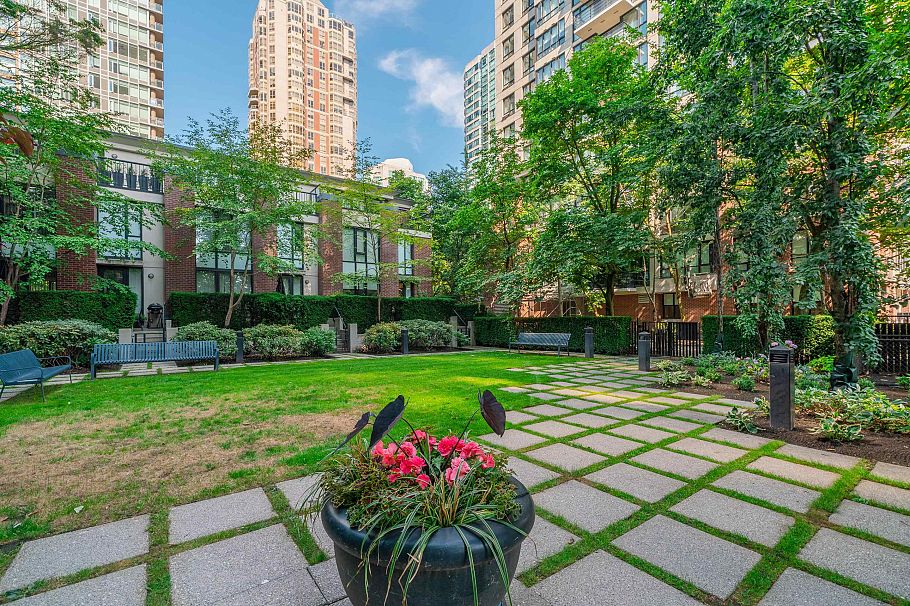 2105 909 Mainland Street Vancouver, BC - 31