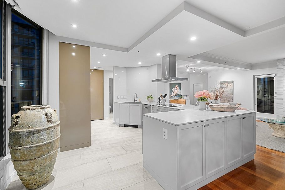 700 1788 W 13th Avenue Vancouver, BC - 10