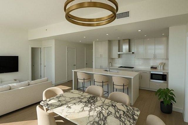 505 5033 Cambie Street Vancouver, BC - 1