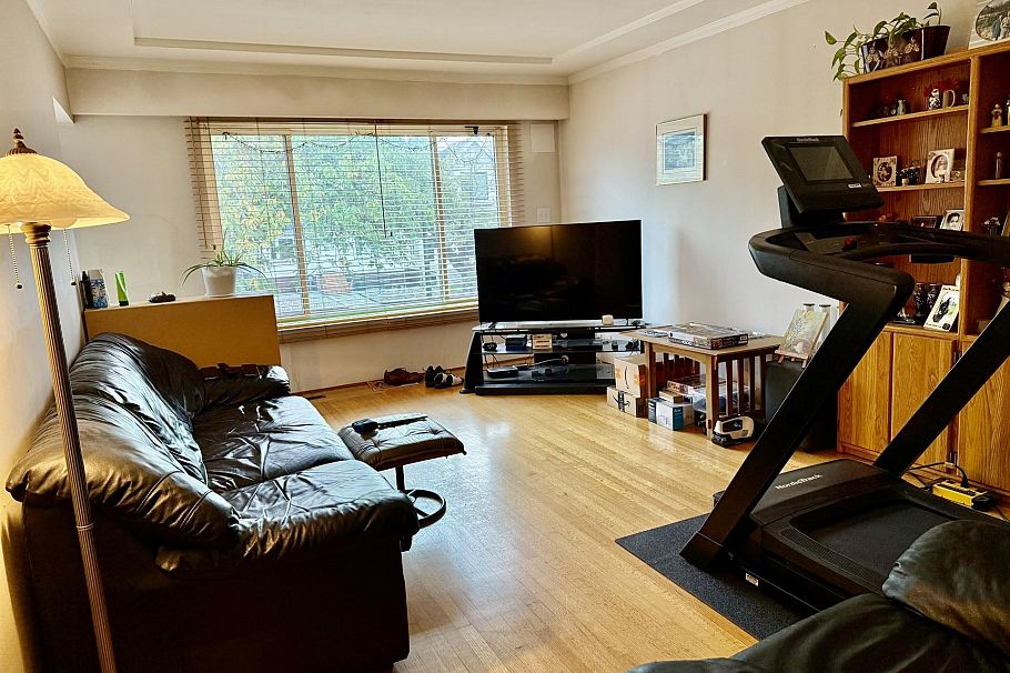 1245 E 51 Avenue Vancouver, BC - 2