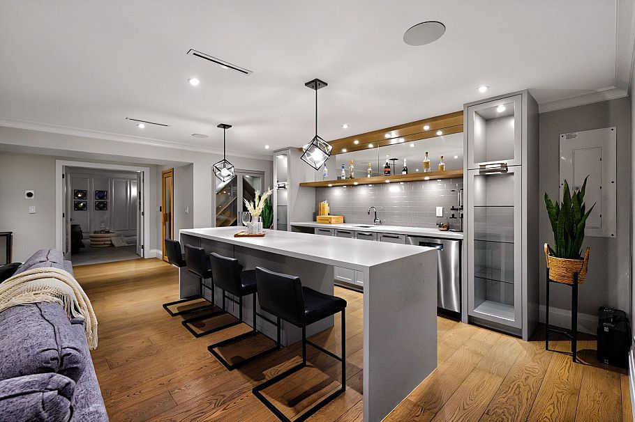 939 Forest Hills Drive North Vancouver, BC - 36