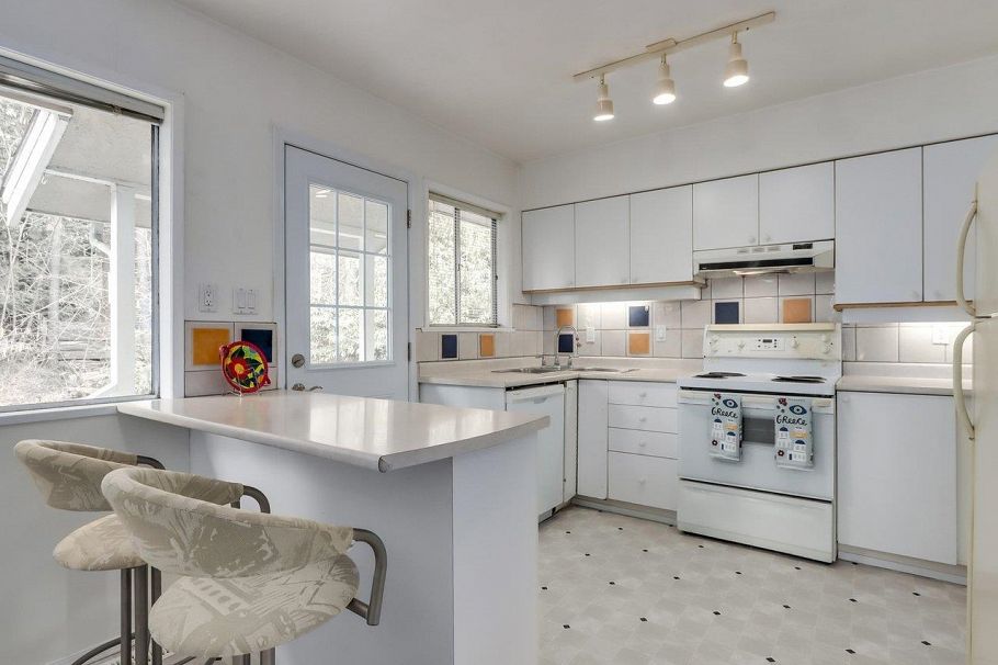 2984 Plymouth Drive North Vancouver, BC - 11