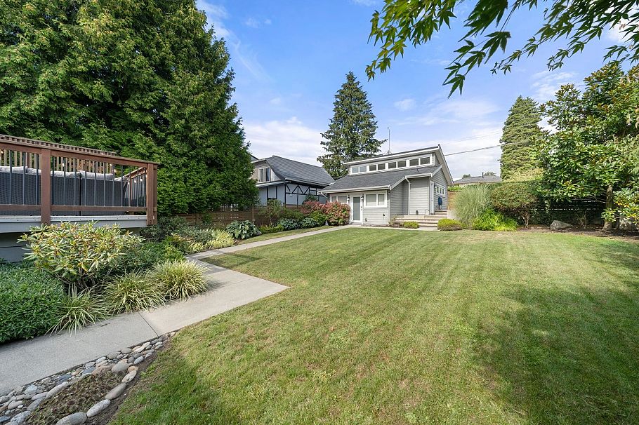 728 E 6th Street North Vancouver, BC - 32