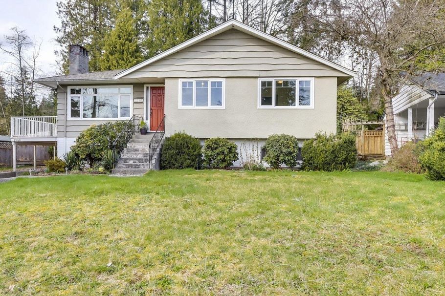 2984 Plymouth Drive North Vancouver, BC - 34