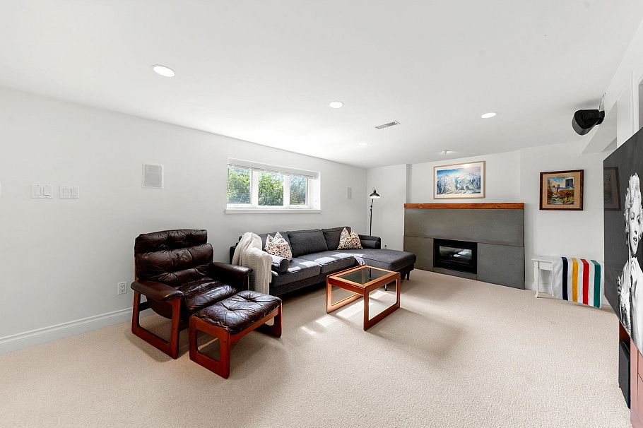 728 E 6th Street North Vancouver, BC - 23