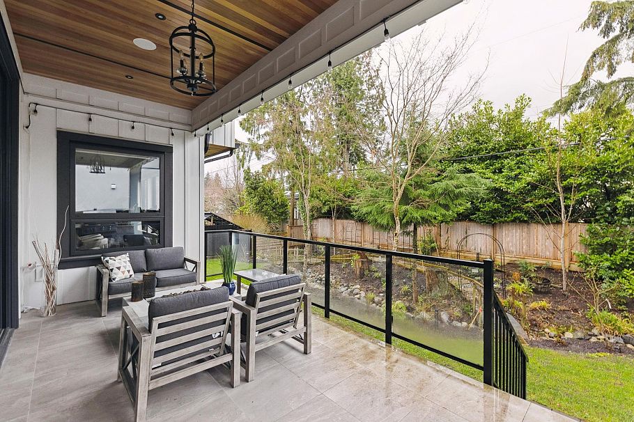 939 Forest Hills Drive North Vancouver, BC - 20