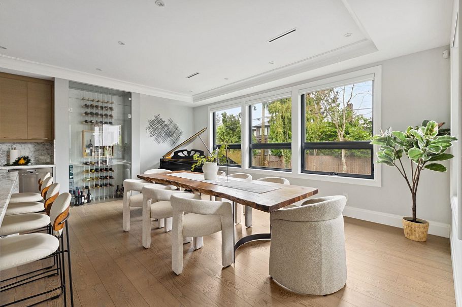 939 Forest Hills Drive North Vancouver, BC - 16