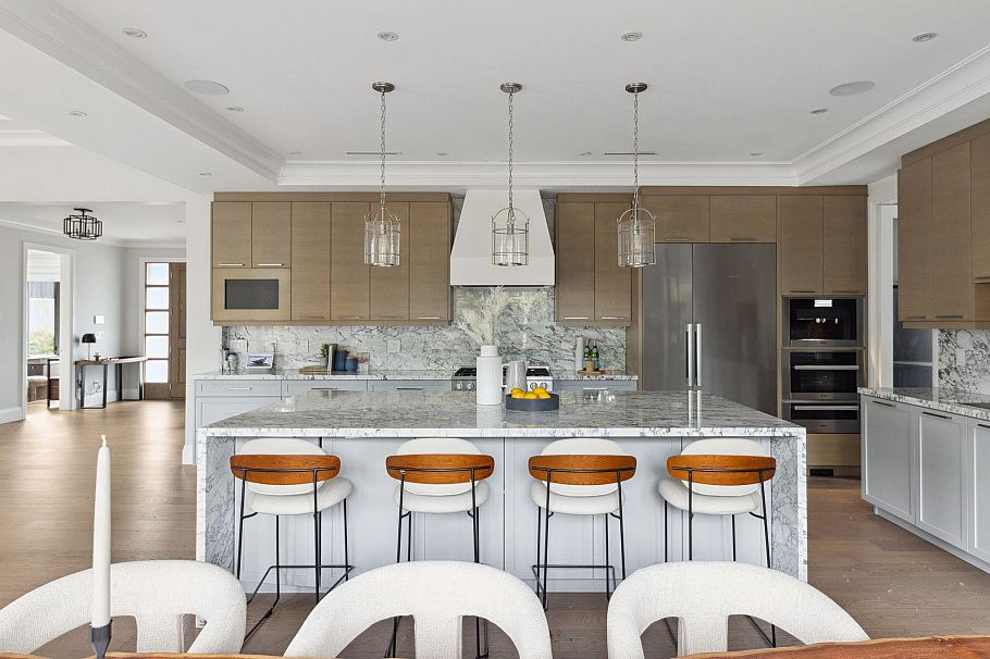 939 Forest Hills Drive North Vancouver, BC - 11