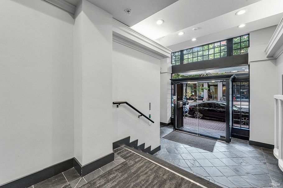 301 233 Abbott Street Vancouver, BC - 5