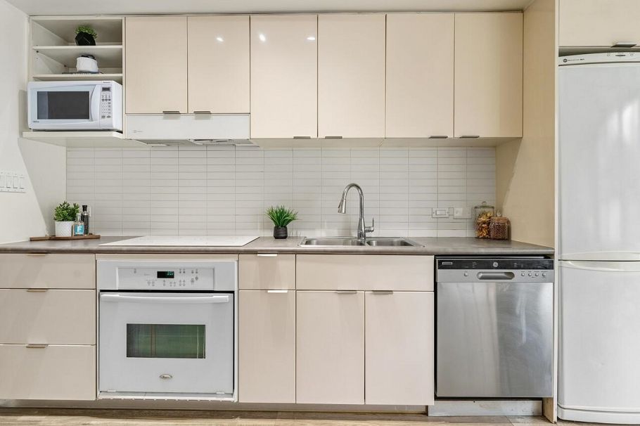 209 168 Powell Street Vancouver, BC - 14