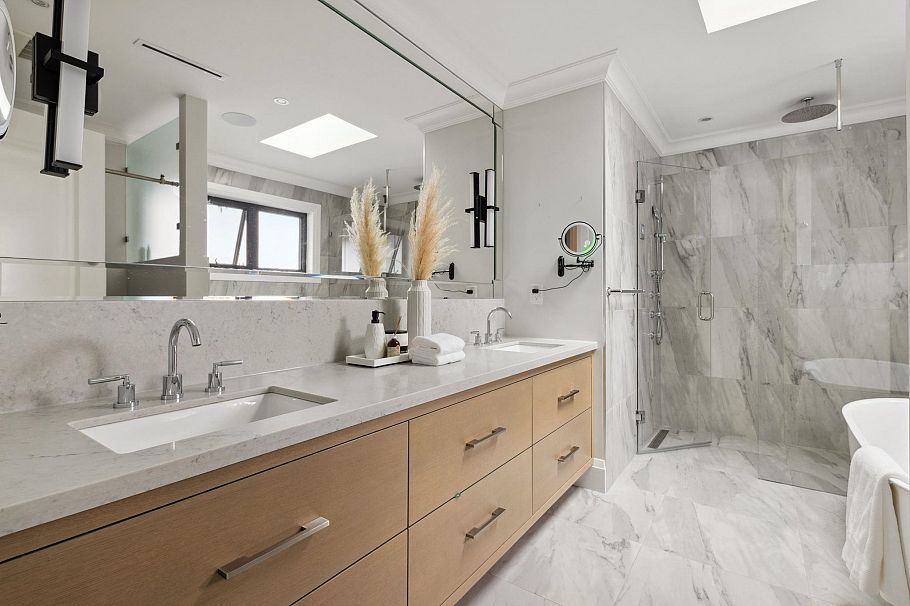 939 Forest Hills Drive North Vancouver, BC - 30