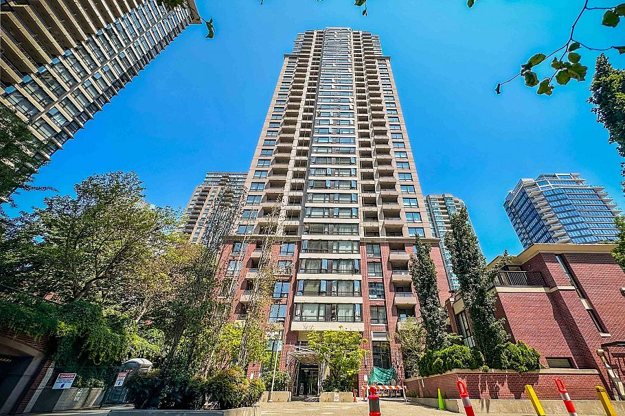 2105 909 Mainland Street Vancouver, BC - 1