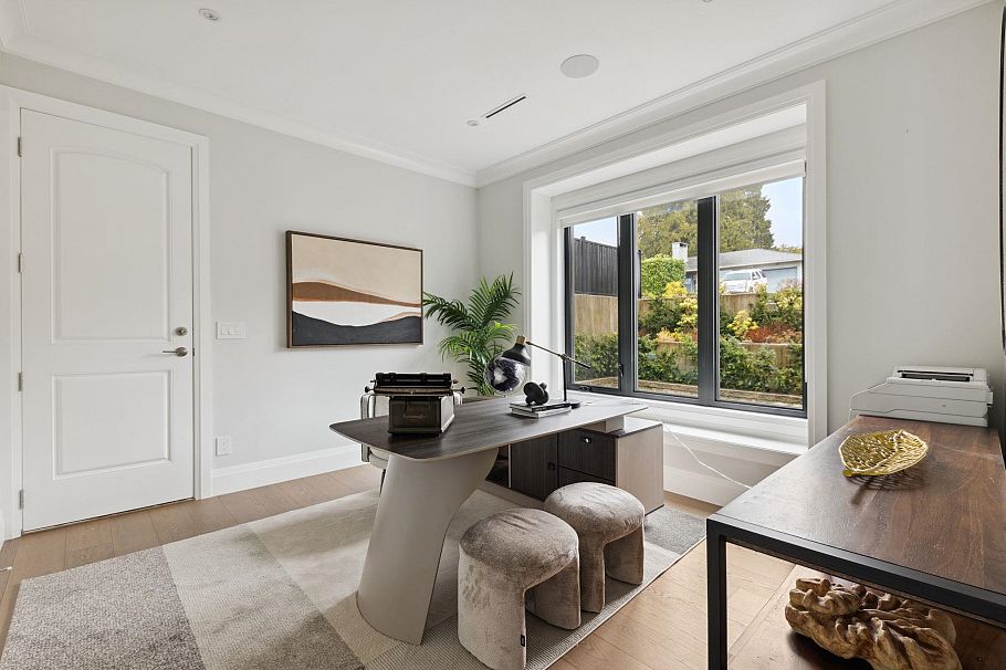 939 Forest Hills Drive North Vancouver, BC - 22