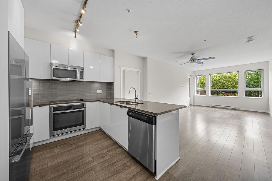 101 2665 Mountain Highway North Vancouver, BC - 23