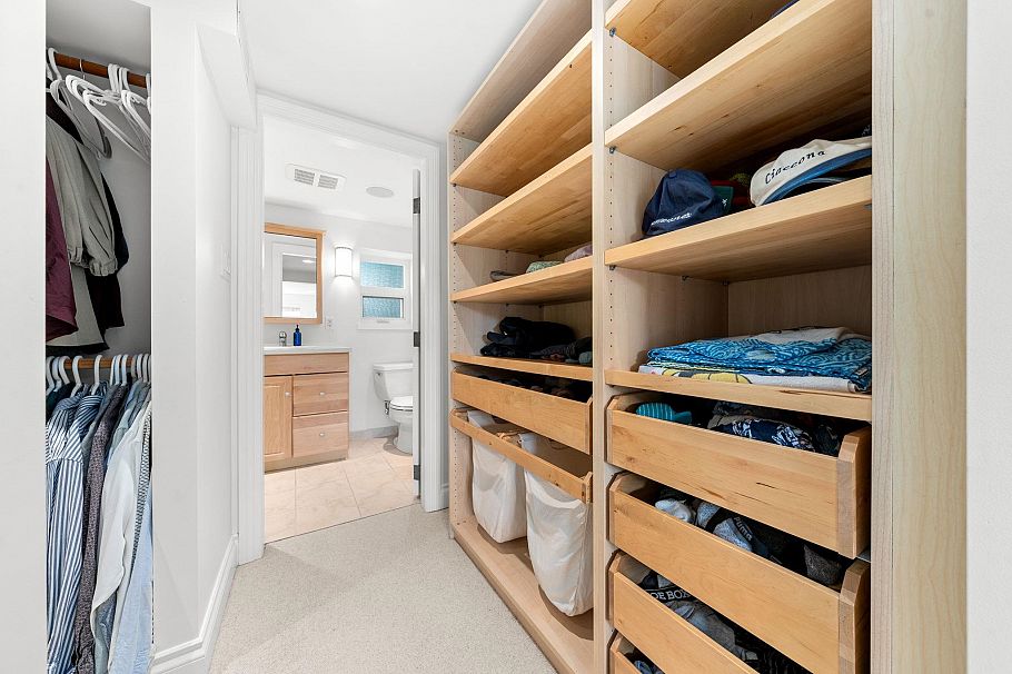 728 E 6th Street North Vancouver, BC - 27