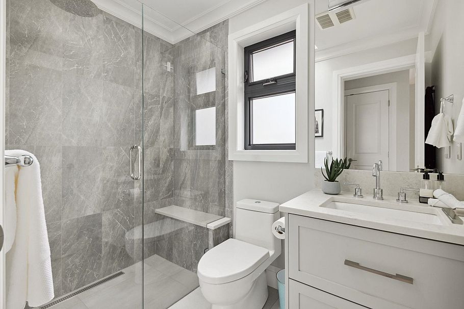 939 Forest Hills Drive North Vancouver, BC - 32