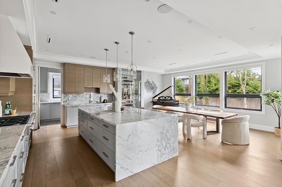 939 Forest Hills Drive North Vancouver, BC - 7