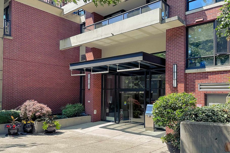 2105 909 Mainland Street Vancouver, BC - 2