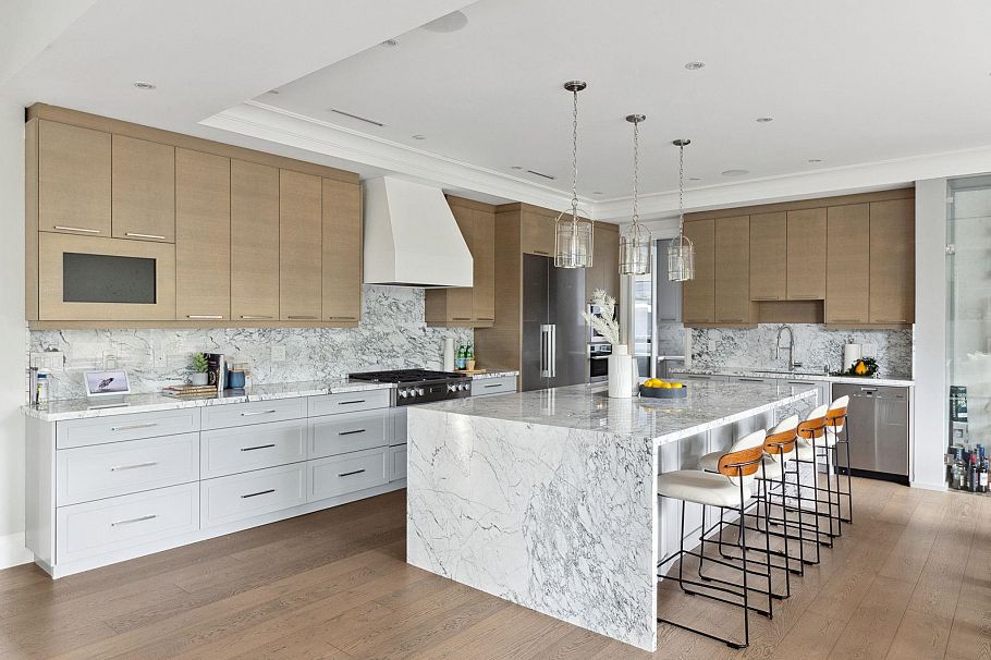 939 Forest Hills Drive North Vancouver, BC - 8