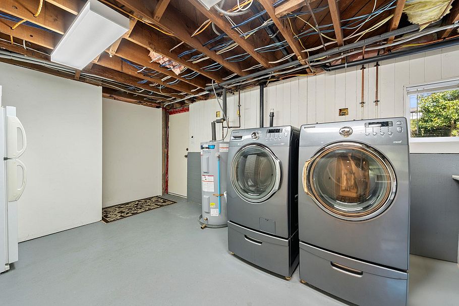 728 E 6th Street North Vancouver, BC - 30