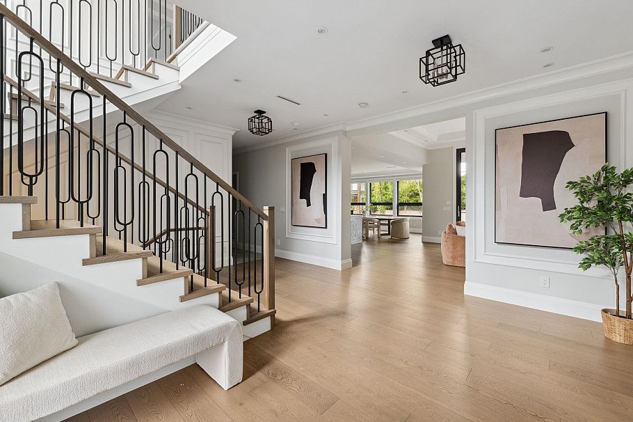 939 Forest Hills Drive North Vancouver, BC - 2