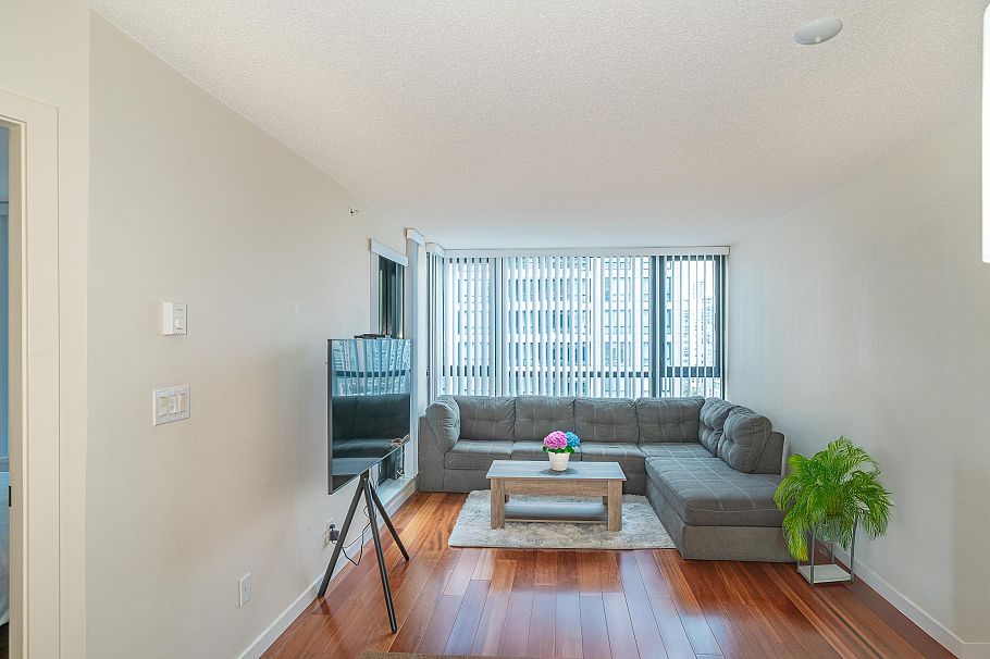 2105 909 Mainland Street Vancouver, BC - 17