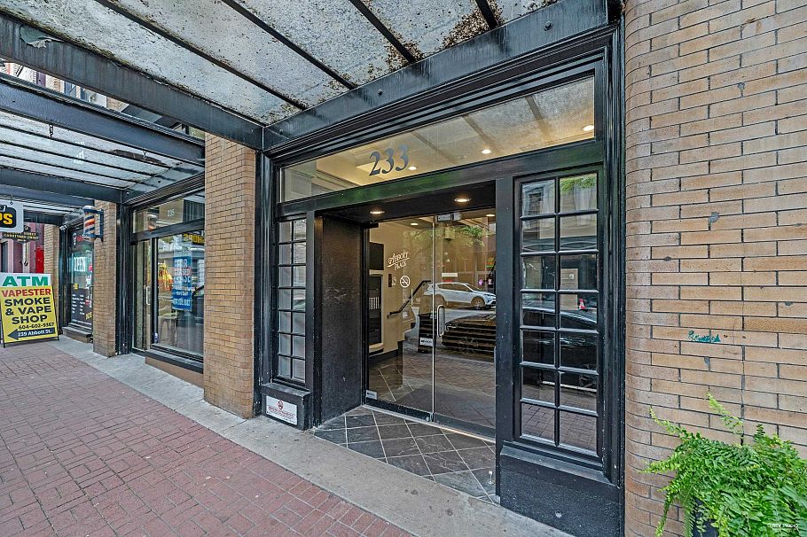 301 233 Abbott Street Vancouver, BC - 4