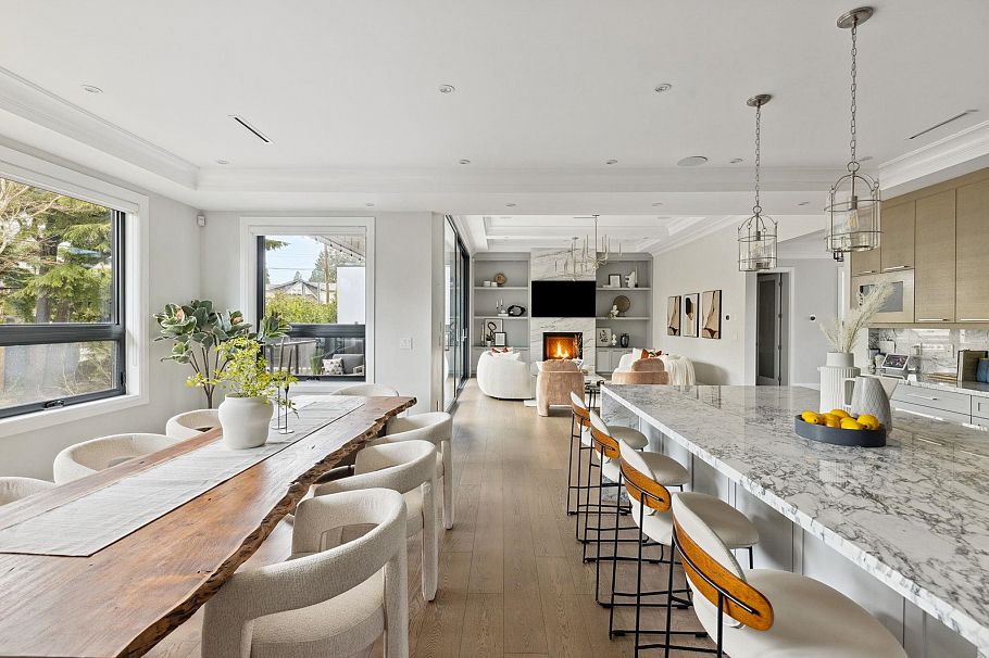 939 Forest Hills Drive North Vancouver, BC - 15