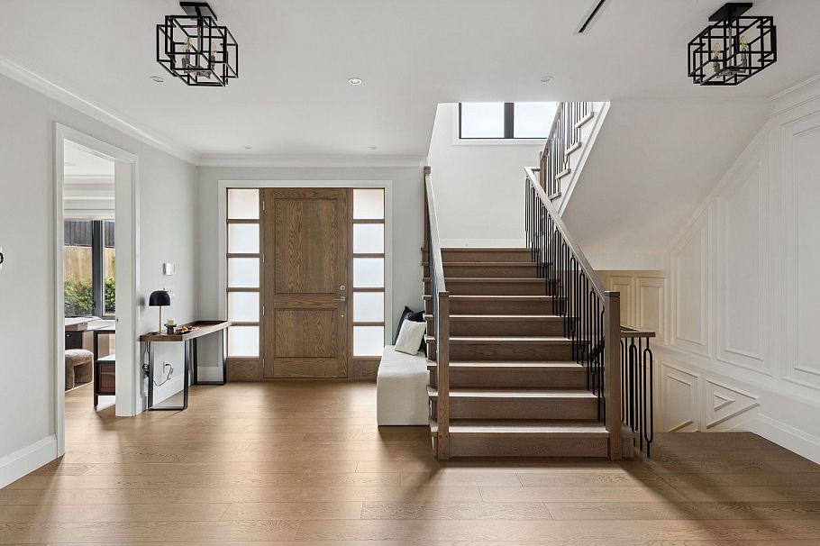 939 Forest Hills Drive North Vancouver, BC - 23