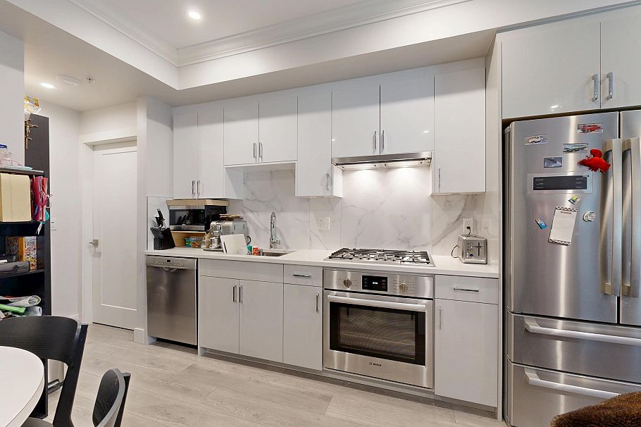 38 7567 Oak Street Vancouver, BC - 32