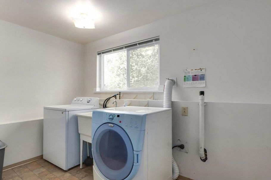 2984 Plymouth Drive North Vancouver, BC - 24