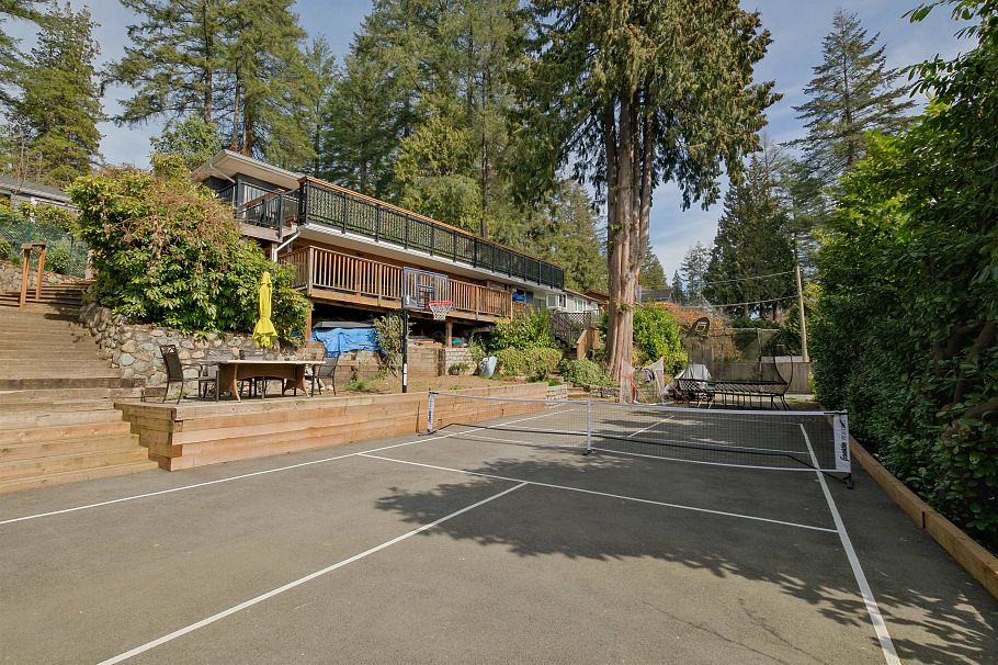 1095 W Keith Road North Vancouver, BC - 30