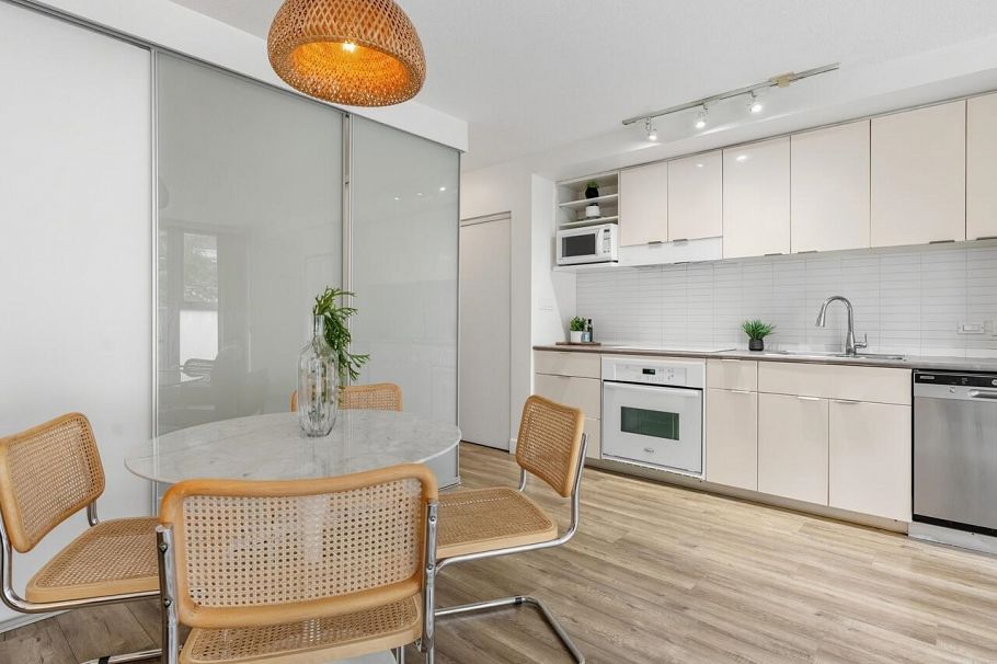 209 168 Powell Street Vancouver, BC - 11