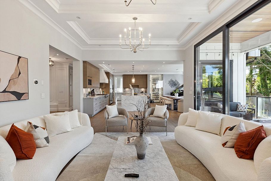 939 Forest Hills Drive North Vancouver, BC - 5