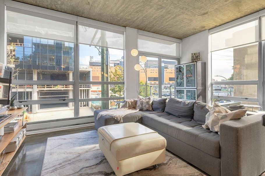 306 919 Station Street Vancouver, BC - 9