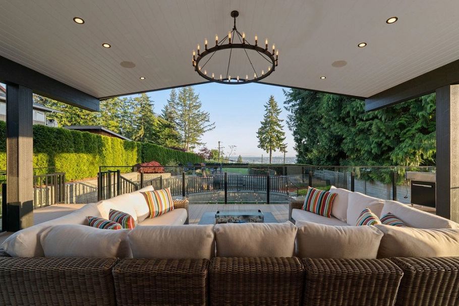 105 Monte Vista Court North Vancouver, BC - 1