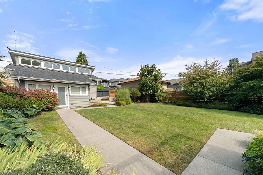 728 E 6th Street North Vancouver, BC - 33