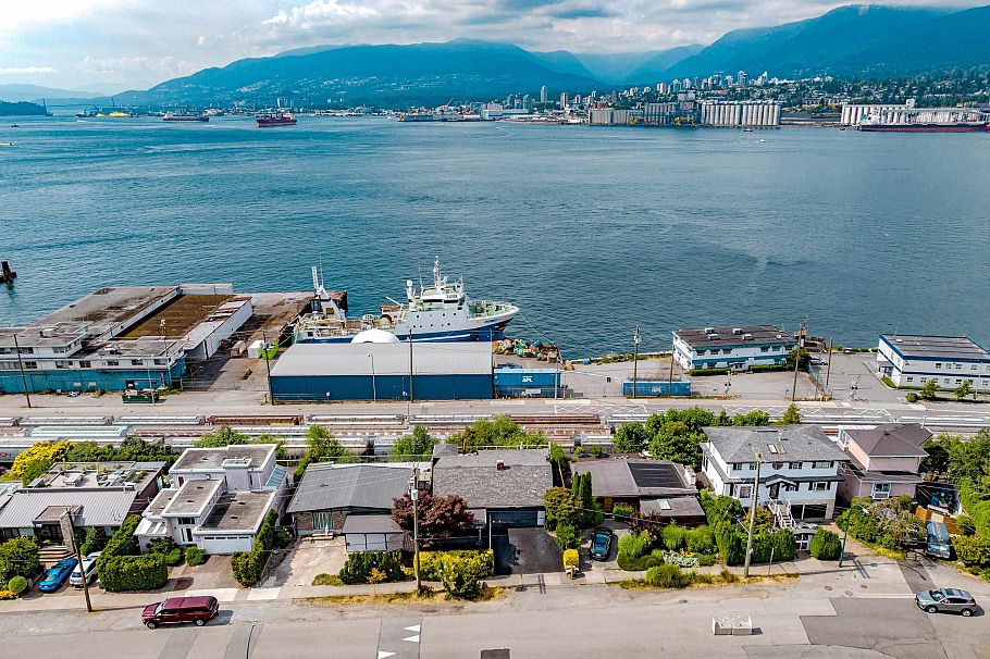 2385 Wall Street Vancouver, BC - 2