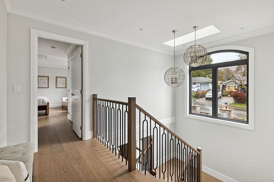 939 Forest Hills Drive North Vancouver, BC - 25