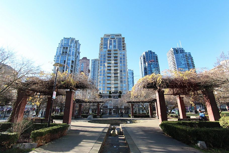 2207 1188 Richards Street Vancouver, BC - 22