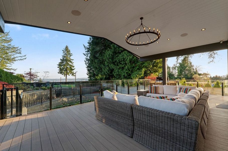 105 Monte Vista Court North Vancouver, BC - 2