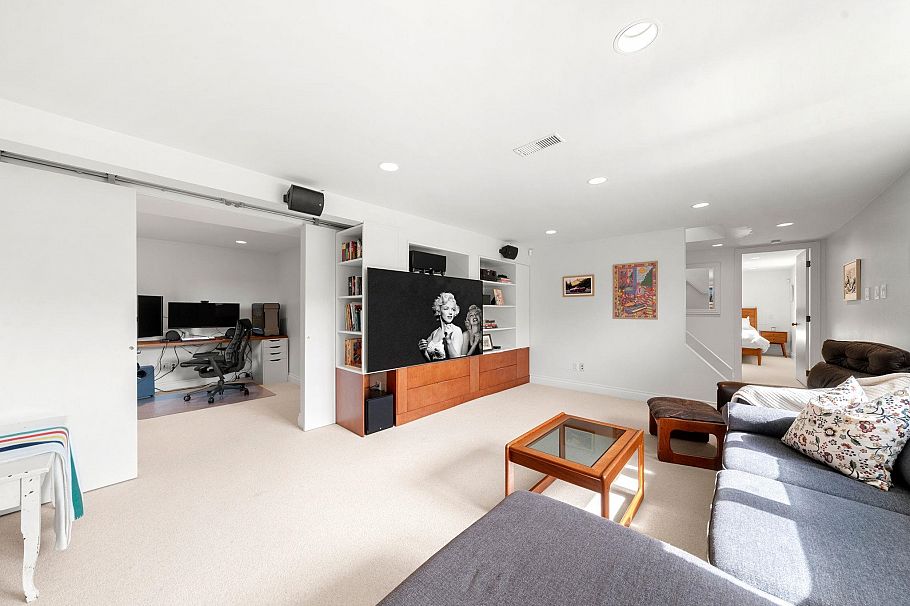 728 E 6th Street North Vancouver, BC - 24