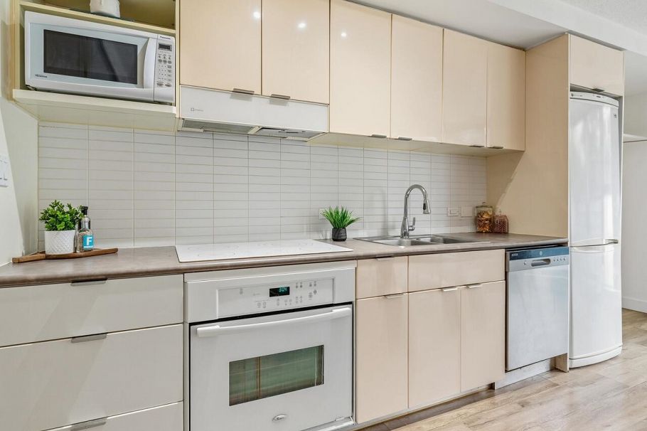 209 168 Powell Street Vancouver, BC - 12