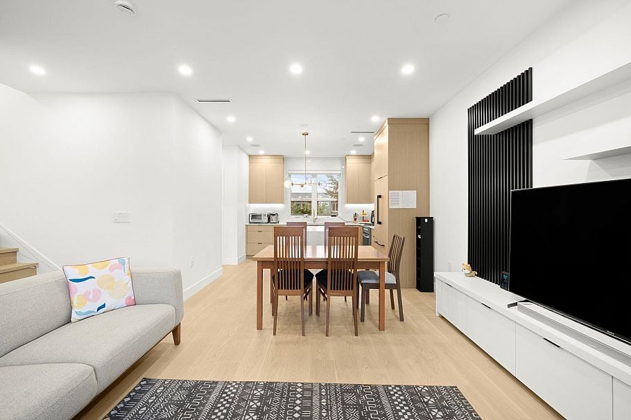 552 E 58th Avenue Vancouver, BC - 11