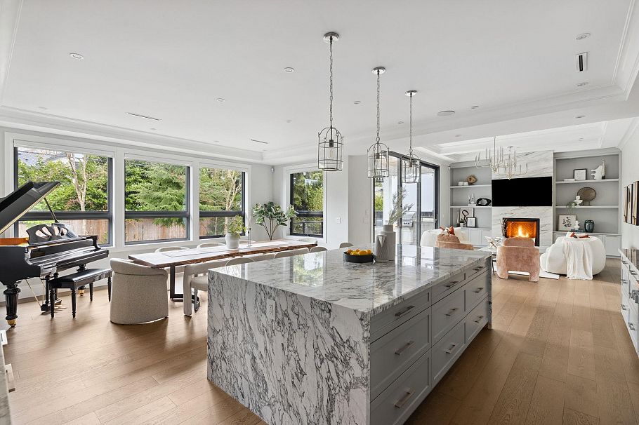 939 Forest Hills Drive North Vancouver, BC - 14